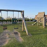 Dom wakacyjny Meadow Shores - Part Of The The Bay Village With Pool, Gym And Direct Access, Pub, Restaurant, Tennis And Meadows Walks