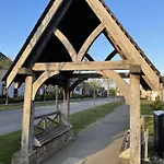 Meadow Shores - Part Of The The Bay Village With Pool, Gym And Direct Access, Pub, Restaurant, Tennis And Meadows Walks *