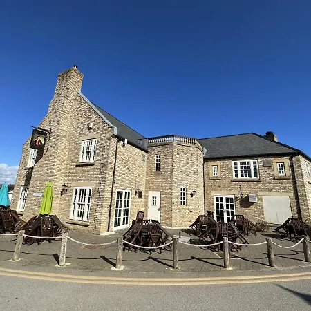 Meadow Shores - Part Of The The Bay Village With Pool, Gym And Direct Access, Pub, Restaurant, Tennis And Meadows Walks Holiday home