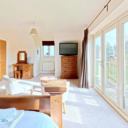 Meadow Shores - Part Of The The Bay Village With Pool, Gym And Direct Access, Pub, Restaurant, Tennis And Meadows Walks Filey