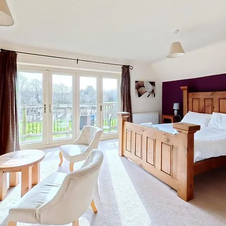 Meadow Shores - Part Of The The Bay Village With Pool, Gym And Direct Access, Pub, Restaurant, Tennis And Meadows Walks
