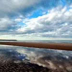 Meadow Shores - Part Of The The Bay Village With Pool, Gym And Direct Access, Pub, Restaurant, Tennis And Meadows Walks *