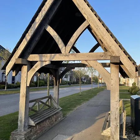Meadow Shores - Part Of The The Bay Village With Pool, Gym And Direct Access, Pub, Restaurant, Tennis And Meadows Walks *