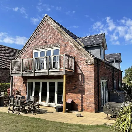 Meadow Shores - Part Of The The Bay Village With Pool, Gym And Direct Access, Pub, Restaurant, Tennis And Meadows Walks