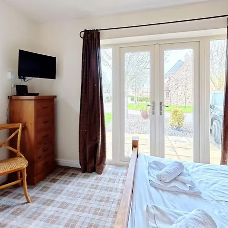 Feriehus Meadow Shores - Part Of The The Bay Village With Pool, Gym And Direct Access, Pub, Restaurant, Tennis And Meadows Walks *