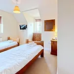 Meadow Shores - Part Of The The Bay Village With Pool, Gym And Direct Access, Pub, Restaurant, Tennis And Meadows Walks